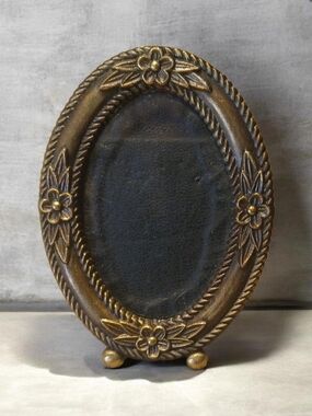 Vintage Oval Picture Frame -